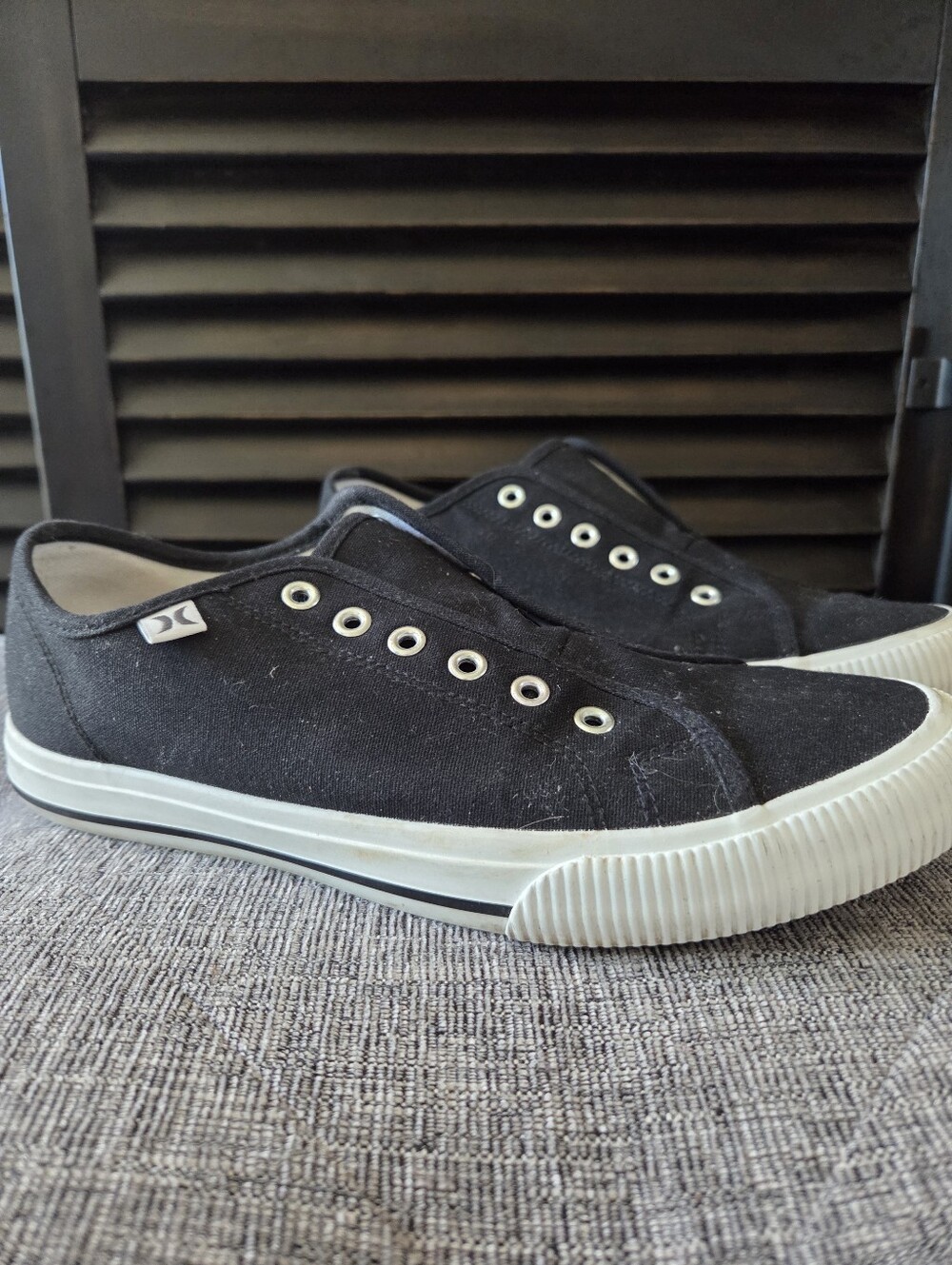 Hurley Chloe Womens Black Canvas Slip-On Sneakers Size 7.5